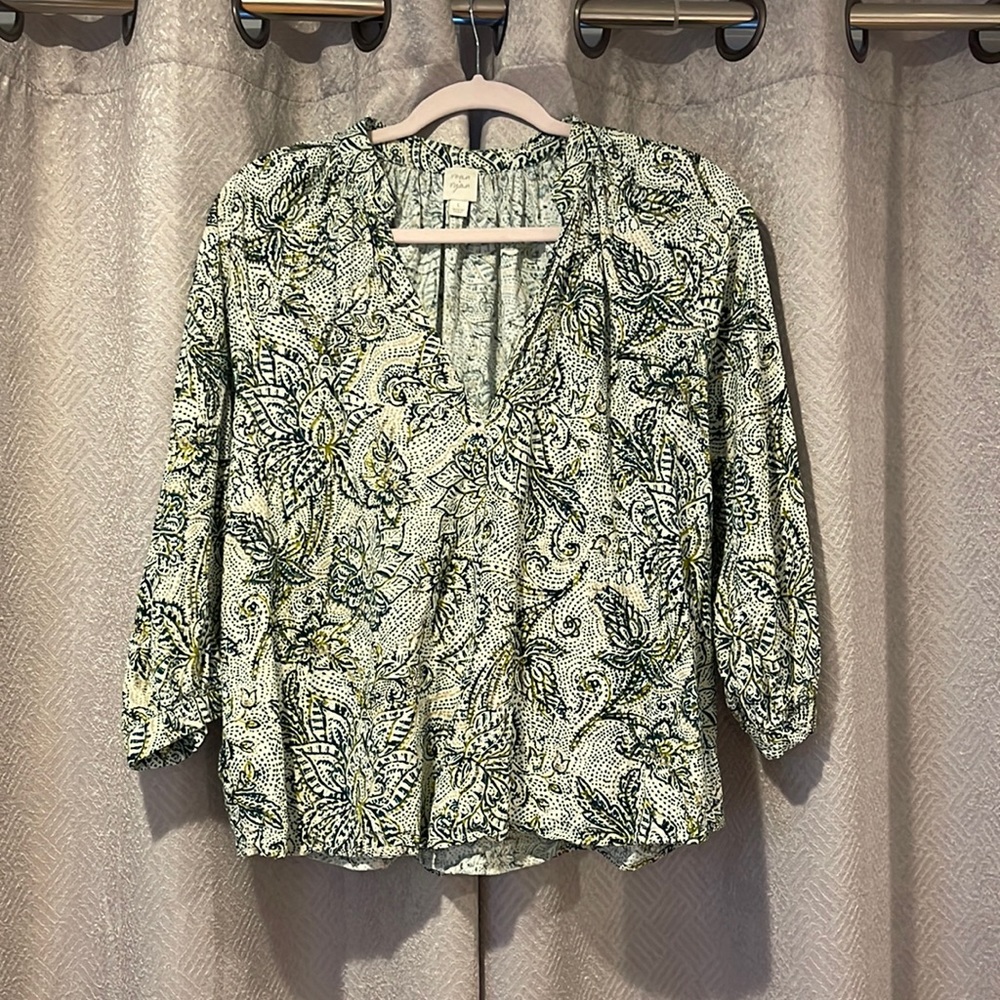 Cozy blouse in beautiful green pattern